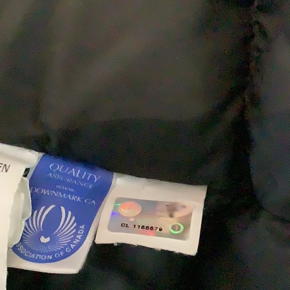 Used women’s black Canada Goose Trillium Parka. - Picture 3 of 4